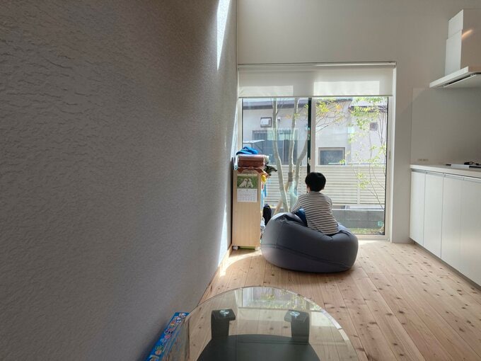 ビーズクッションを持って移動