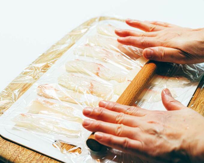 麺棒で薄くのばす