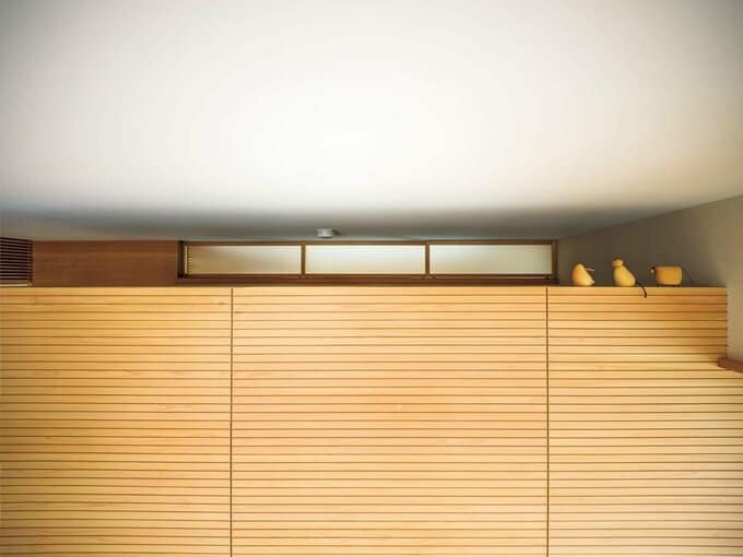 小上がりとウォークインクローゼットの壁の間のすき間