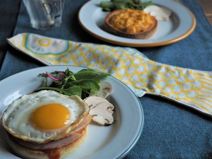 布製タペストリーをテーブルにオン