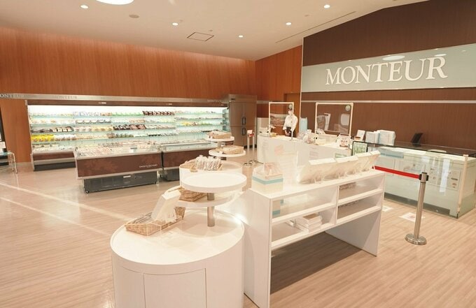 直売所では、モンテールの定番品から季節・期間限定商品まで、およそ 40種類ほぼ全商品が購入できる