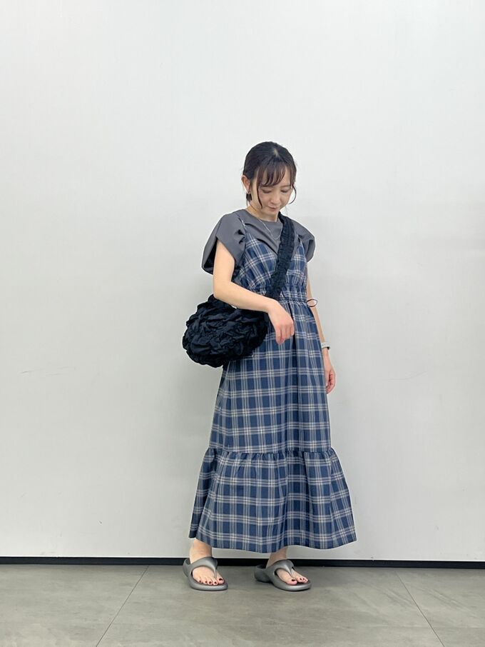 GUチェックキャミソールワンピースコーデ