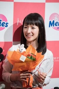 取材陣からインタビューを受ける様子