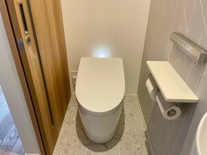注文住宅のトイレに「窓」は必要？3年住んで実感したメリット・デメリット。やってよかった対策も