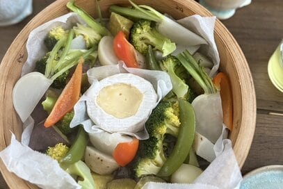 「せいろ」でチーズフォンデュが即完成。とろ～りチーズとたっぷり野菜がおいしすぎる