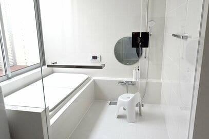 お風呂の「掃除ブーツ」はもういらない。新築みたいなピカピカを保つ2つのコツ