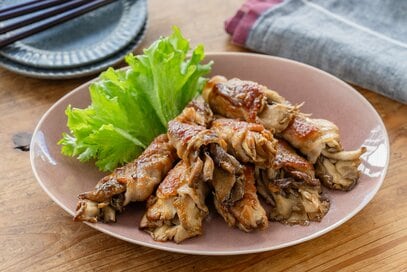 旬の味が楽しめる「マイタケの豚肉巻き」。おつまみやお弁当にもぴったり