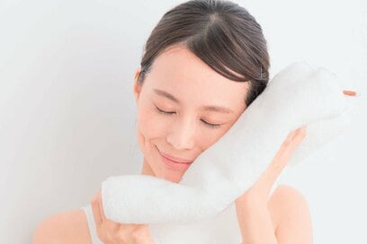 無意識にやりがちなNG洗顔。「熱いお湯」「古タオル」に注意
