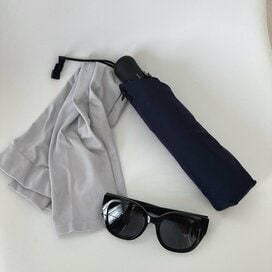 アラフォーが「ユニクロで本気買い」したUVカット小物3選。2000円以下で高機能　