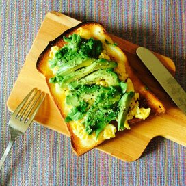 美肌にもいいと話題の朝食［アボカドトースト］をつくってみた！