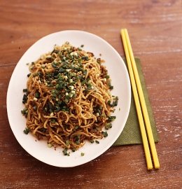 ゴマとみそがカレーにベストマッチ！10分でできる！和風キーマカレー焼きそば