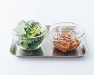 ボウルに魚と野菜