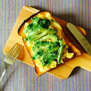 簡単アボカドトースト