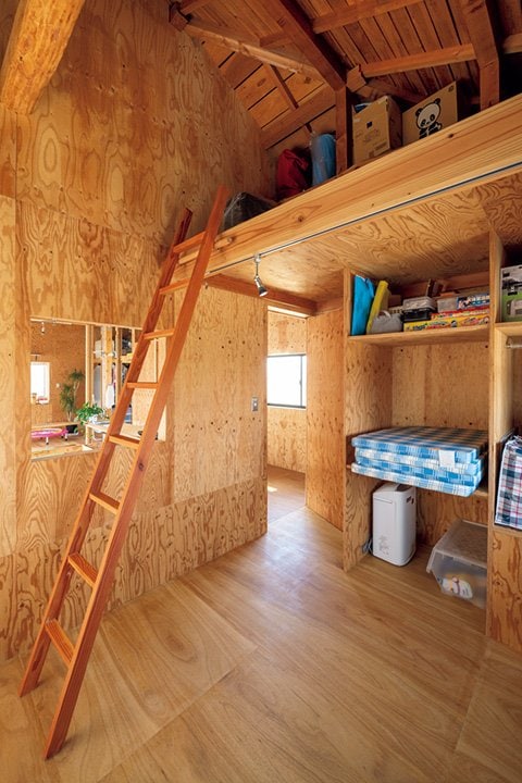 2階の寝室にはロフトも