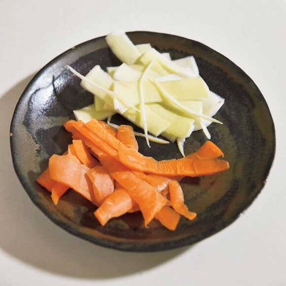 ニンジンの皮など