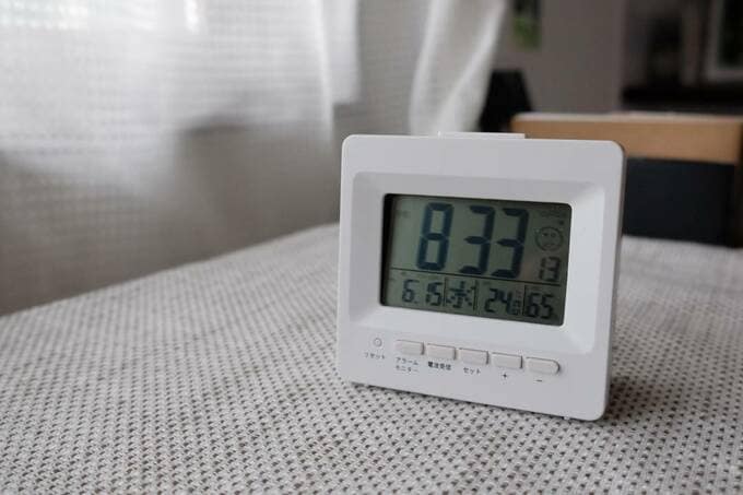 白目覚まし時計