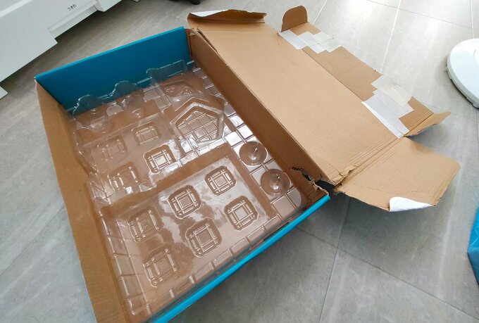 やぶれたおもちゃ箱