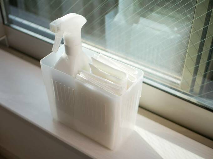 窓際にスプレー