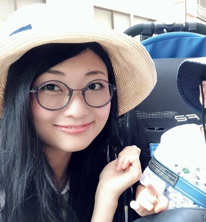 サングラスの女性