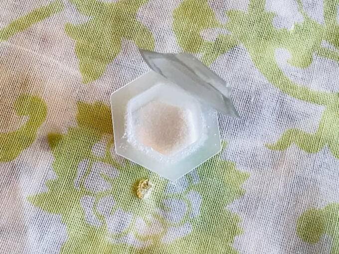 オバジC　酵素洗顔パウダーのフタを外した様子