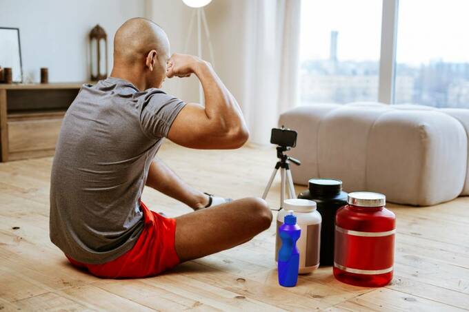 筋トレにハマるあまり夫がユーチューバーに