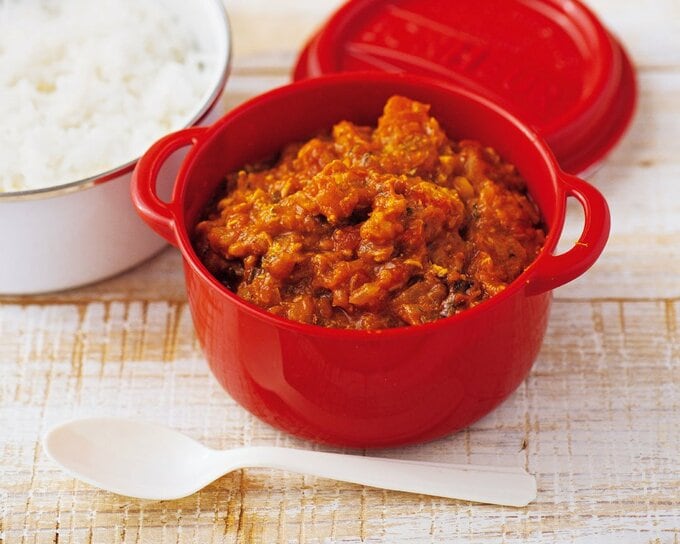お弁当容器にカレー