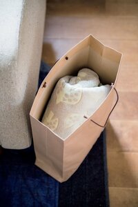 ひざかけはソファ横に