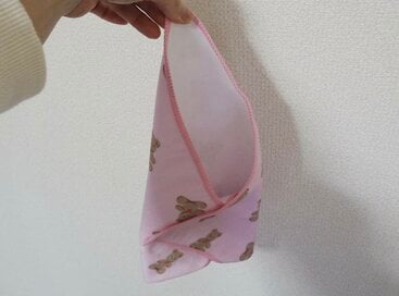 ダイソーの「クロス」がお弁当の救世主に。軽く合わせただけで生地同士がくっつく