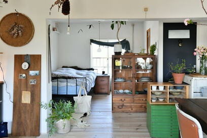 【団地リノベ事例】工事費込み1000万円で手に入れた、昭和レトロ感に古家具が似合う住まい