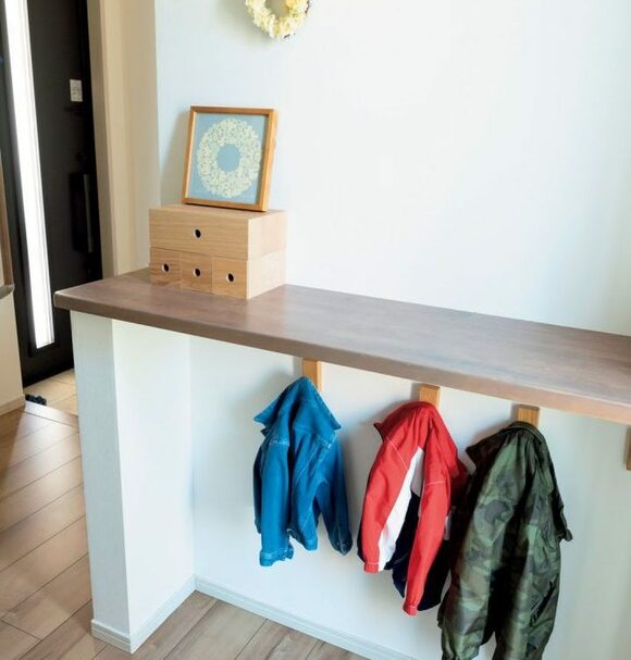 玄関に衣類フック