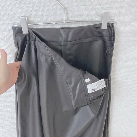 フェイクレザーフレアミディスカートウエスト