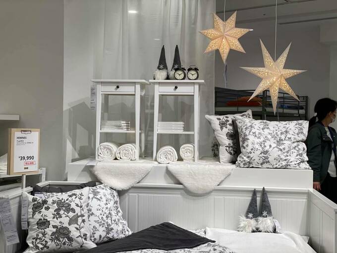 白のグッズに星