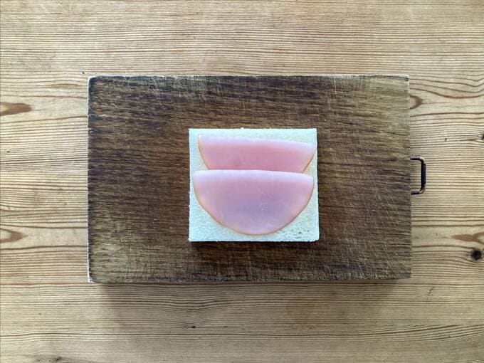 サンドイッチ用食パンにハム