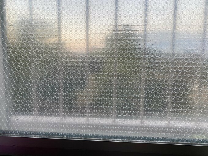 断熱シートを貼った窓