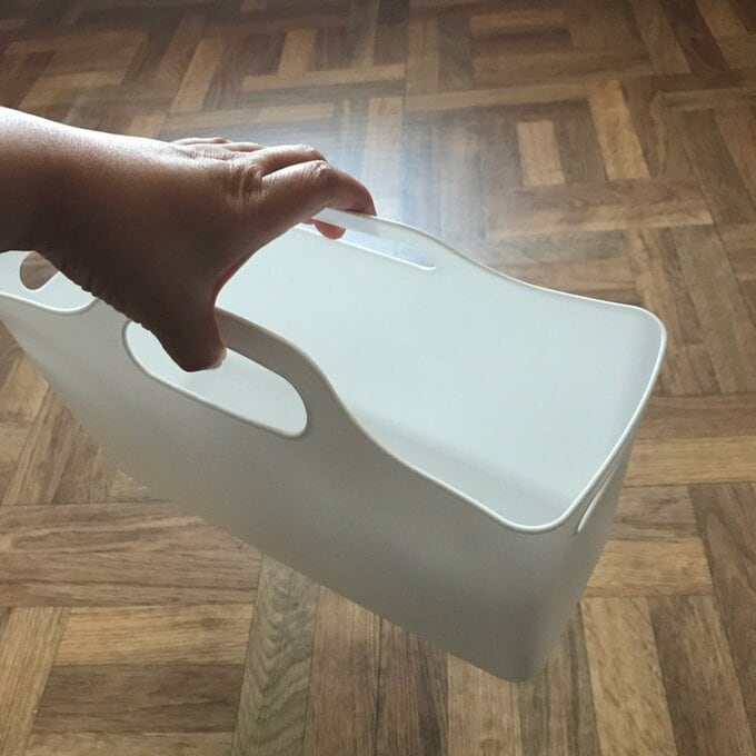 ハンドルつきで持ち運びにも便利