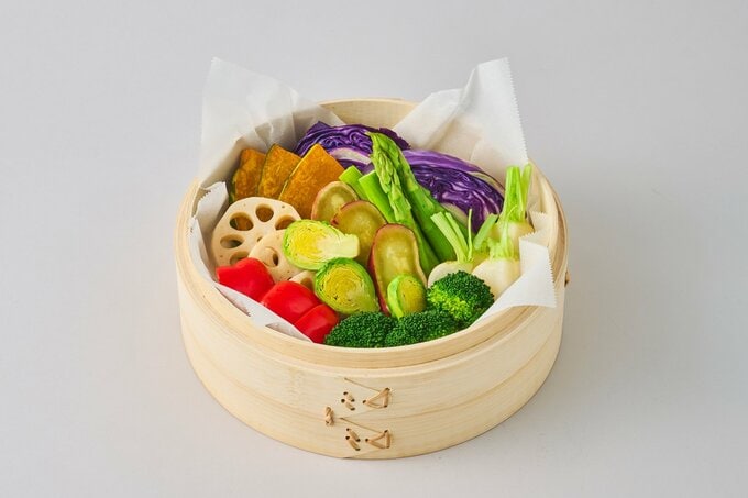 無印良品の竹材蒸篭に蒸し野菜が盛られた様子