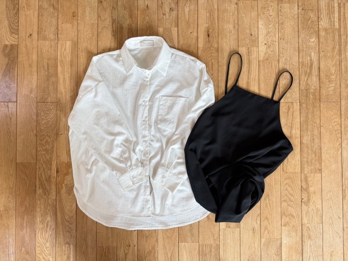 キャミソールワンピースとシャツ