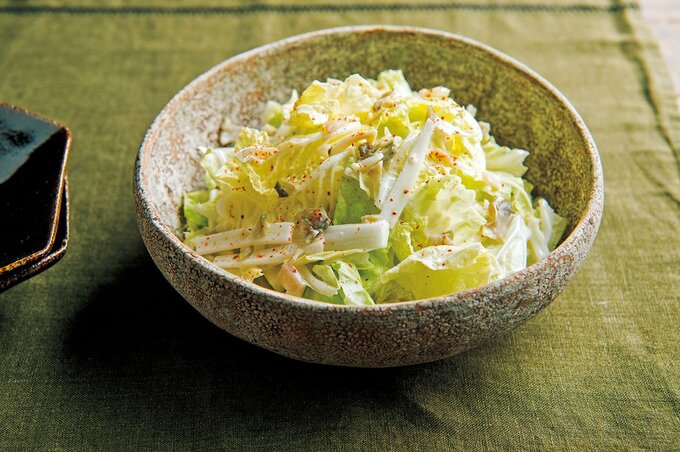 笠原さんが提案するシンプル副菜。冬が旬の白菜を生でいただく「白菜ザーサイ」