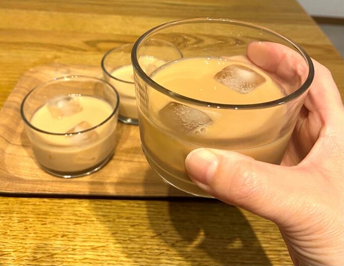 カフェオレを入れたグラス
