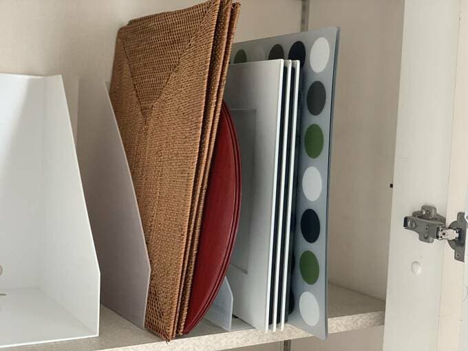 ファイルボックスにたくさんのお盆