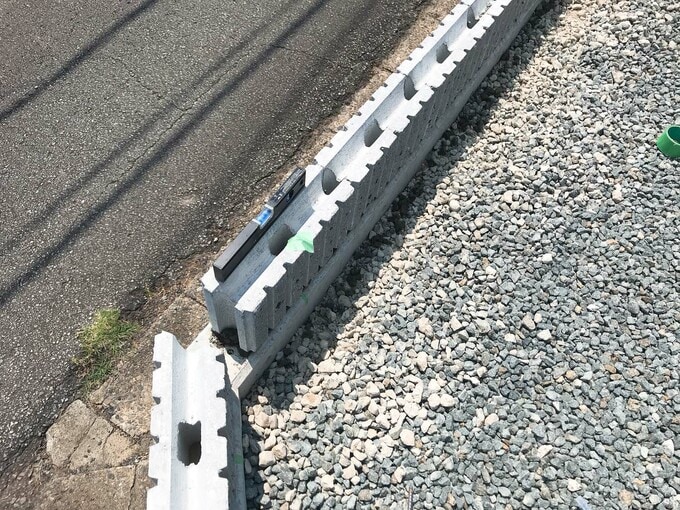 フェンスの土台のブロック工事