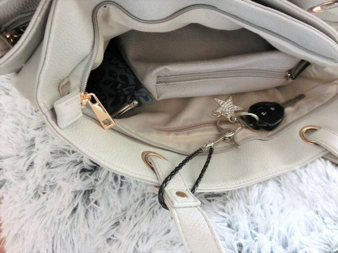 車のカギだけでなく、いろいろな用途に使えそうで便利なグッズです