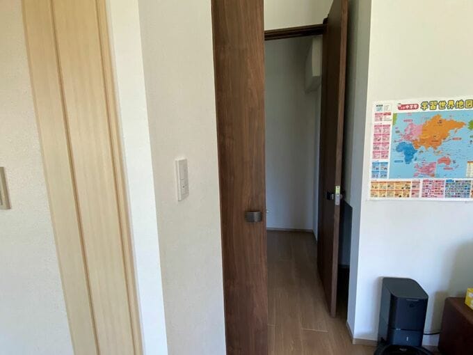 クローゼットの折り戸