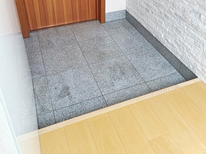 Fujinaoさん宅の玄関