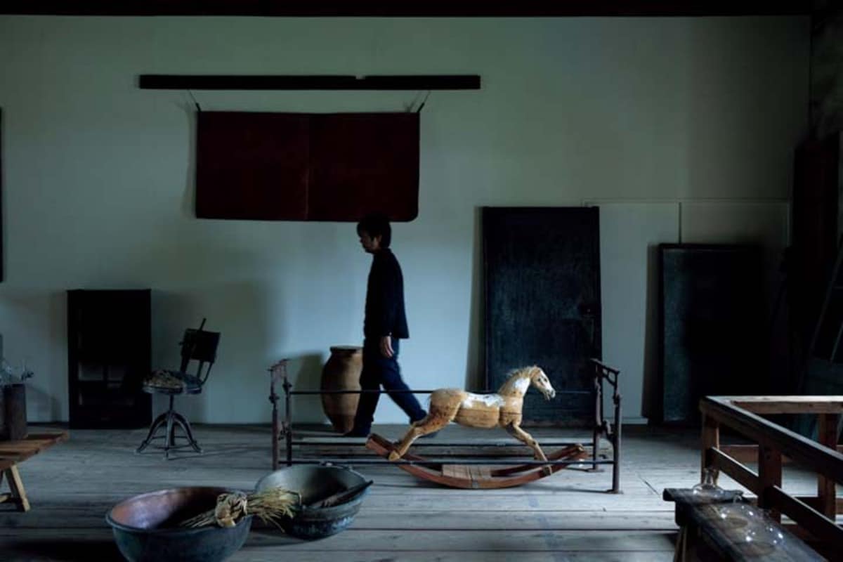 重厚なレンガ倉庫に偶然出会い、古道具店ごと群馬へ移住 | ESSEonline