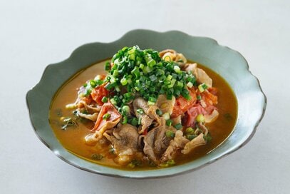 フライパンひとつで完成。長谷川あかりさんの「黒豚の酒蒸し」レシピ