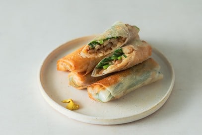 納豆と長芋の「春巻き」。カリッと香ばしい、食べだしたら止まらない＜長谷川あかりさんレシピ＞