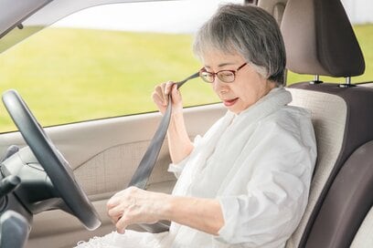 75歳以上の高齢ドライバーの「安全運転で運転寿命を延ばす」コツ。“必須手続き”も解説