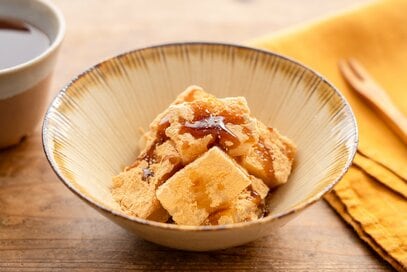 お正月のおもちでつくる「信玄もち風スイーツ」。バニラアイスを添えると天国