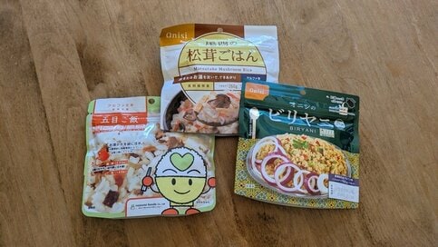 防災備蓄の「アルファ化米」が進化、「ビリヤニ」や「ナシゴレン」味も。普段使いにおいしい